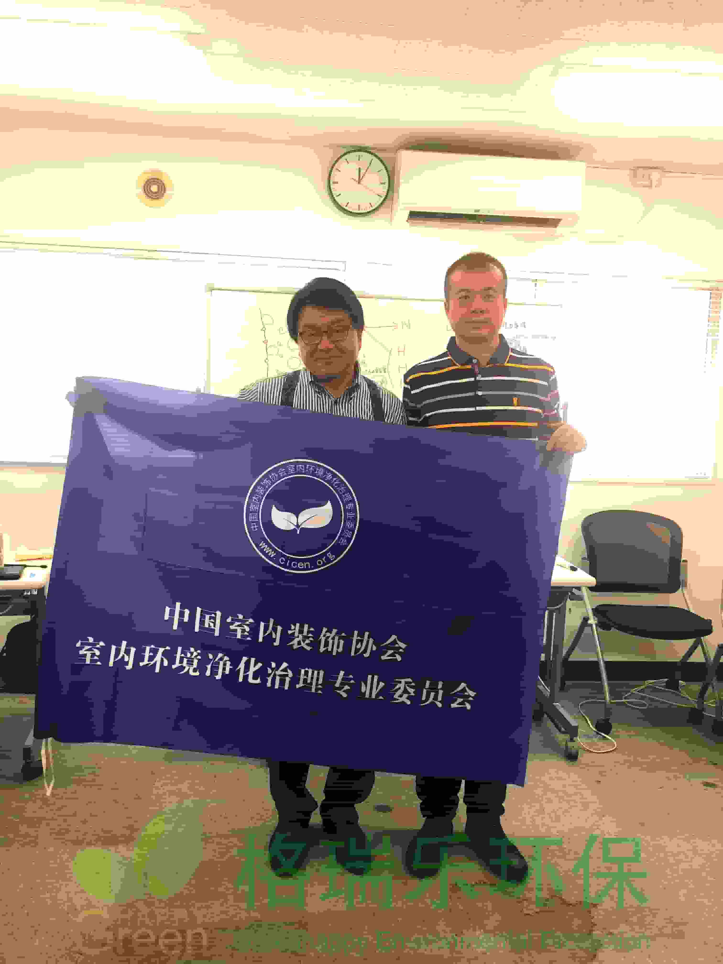 麻植康夫社長與格瑞樂環(huán)?？偨浝硗踬F軍先生合影