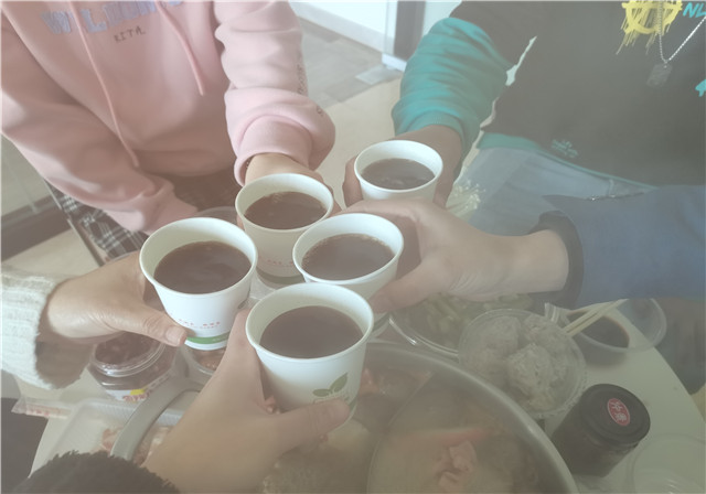 格瑞樂環(huán)保舉杯慶祝